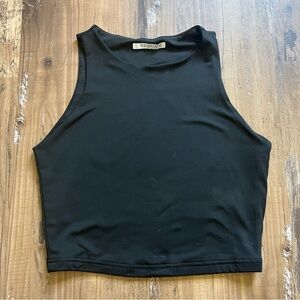 Reoria black cropped tank
